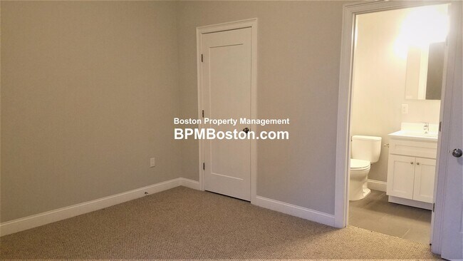 Foto del edificio - 24 Merrymount Rd