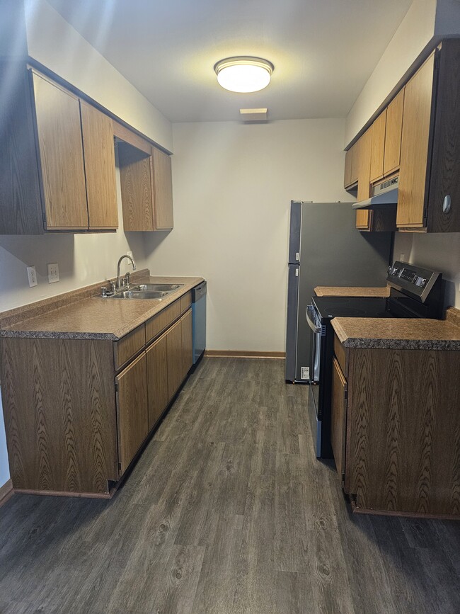 Building Photo - 2035 Sylvan Way
