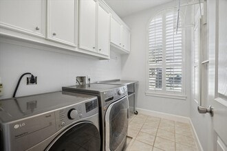 Building Photo - 4601 Mimosa Dr