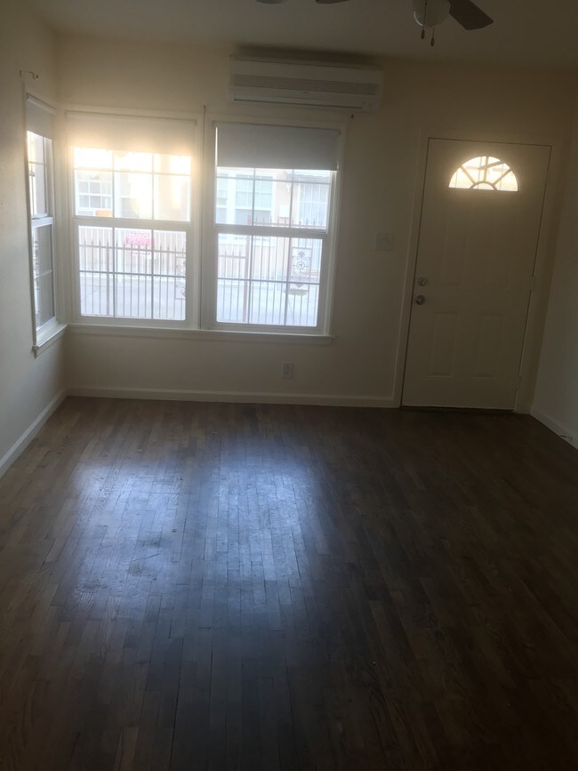 Sala de estar - 14228 Gilmore St