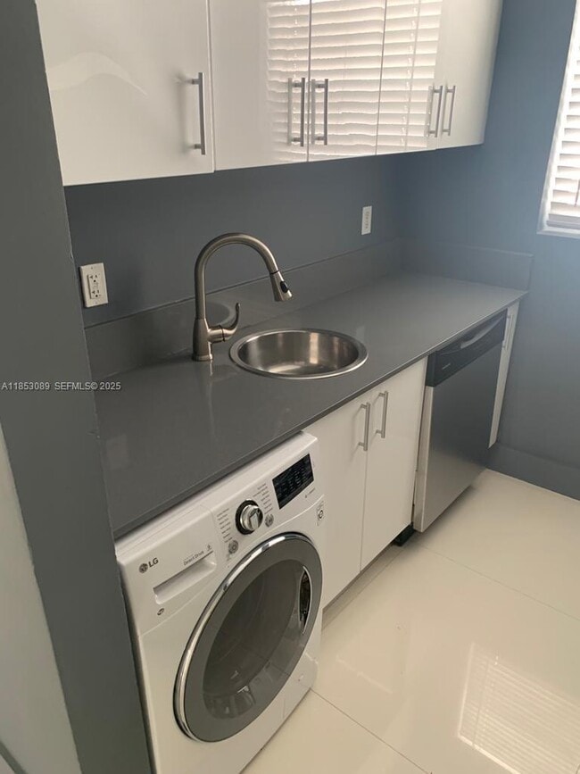 Building Photo - 1604 Drexel Ave