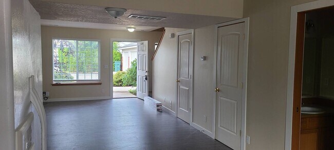 Foto del edificio - 6340 W Trestle St
