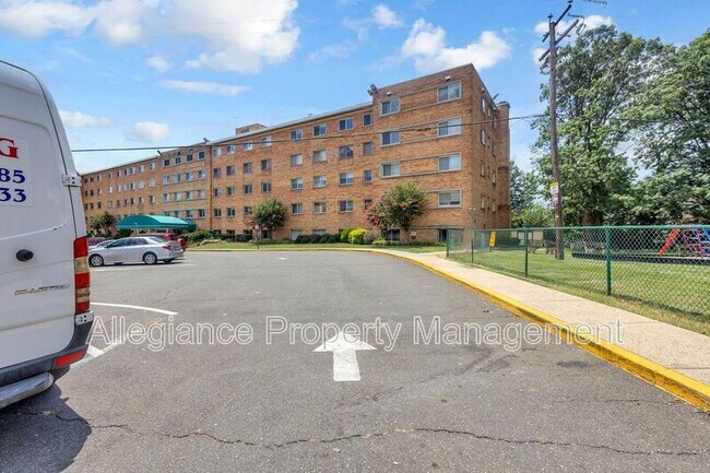 Foto del edificio - 5111 8th Rd S