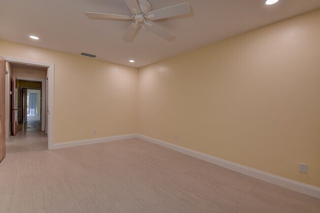 Foto del edificio - 1247 Monticello Blvd N