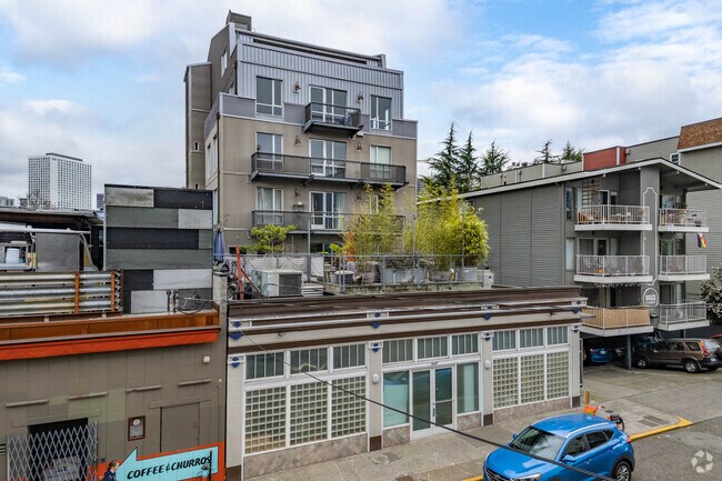 Exterior - 1609 Summit Ave