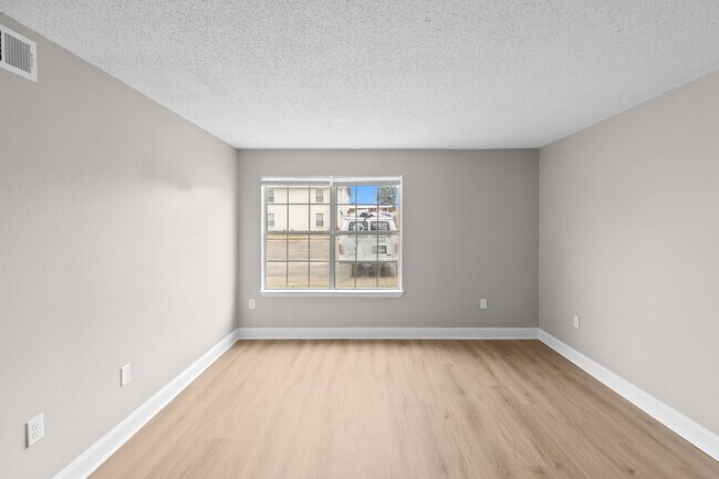 Foto del edificio - Coventry Gardens Apartments