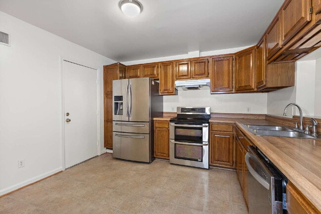 Building Photo - Fantastic home in Kemspville lakes