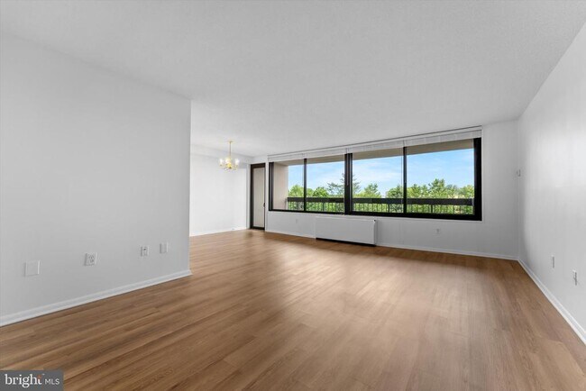 Foto del edificio - 3701 S George Mason Dr