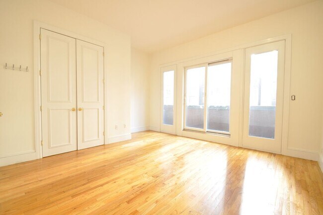 Foto del edificio - 143 E 57th St
