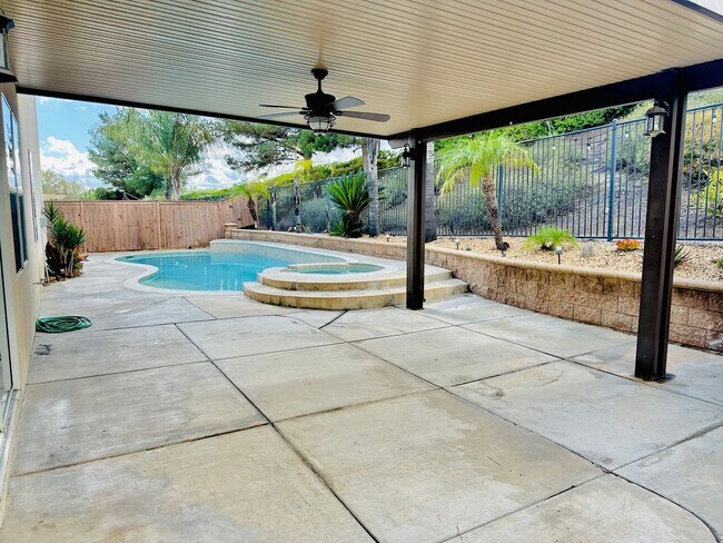 Building Photo - 5 bedroom Pool Home for rent in Murrieta