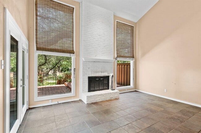 Building Photo - 8301 Greenslope Dr