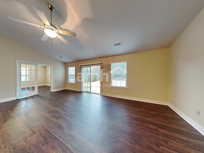 Foto del edificio - 230 Barberry Lane