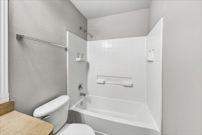 Foto del edificio - 2764 Woodspring Forest Dr