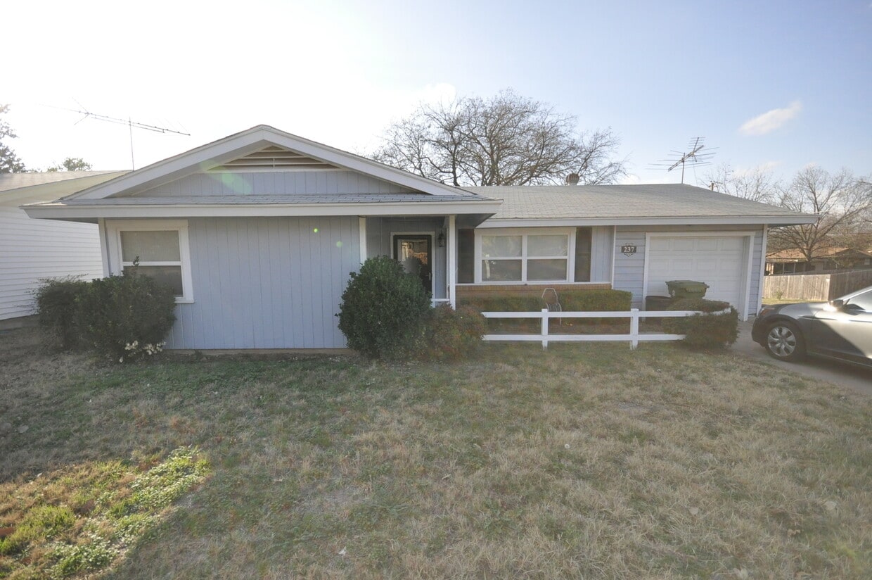 Primary Photo - Charming home!