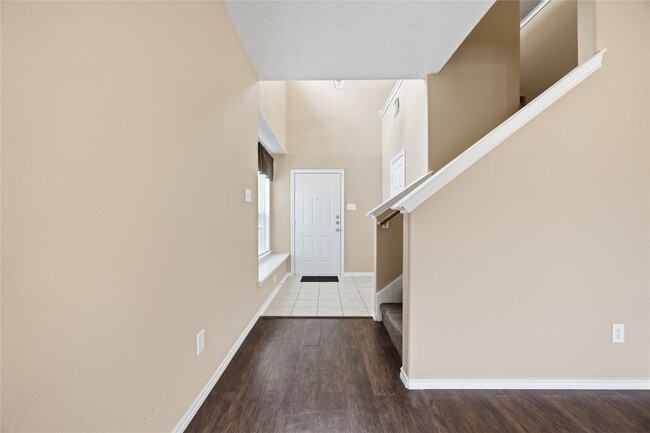 Foto del edificio - 8813 Elm Drake Ln