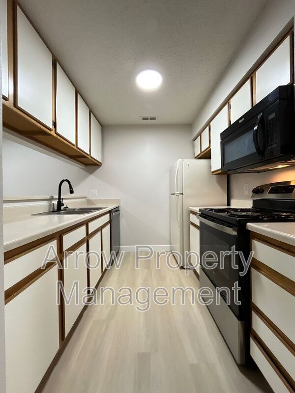 Building Photo - 2340 N 44th St