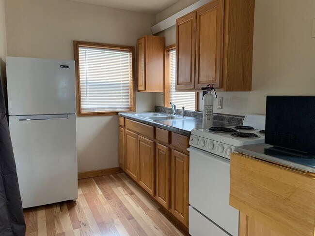 Foto del edificio - PM 224 -2109 &amp; 2111 E. 13th St.