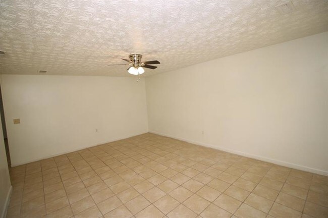Building Photo - 8367 Warren Dr