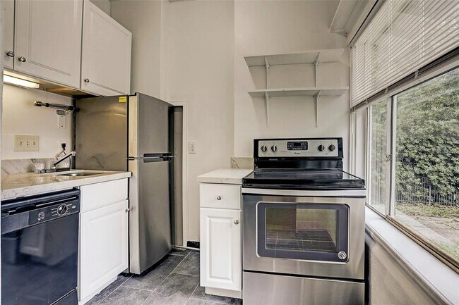 Building Photo - 709 Avondale St