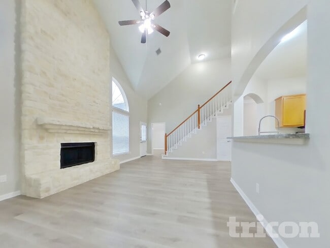 Foto del edificio - 3014 Rolling Fog Dr