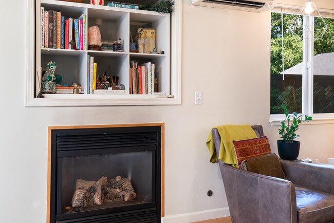 Building Photo - 627 Prince Ave