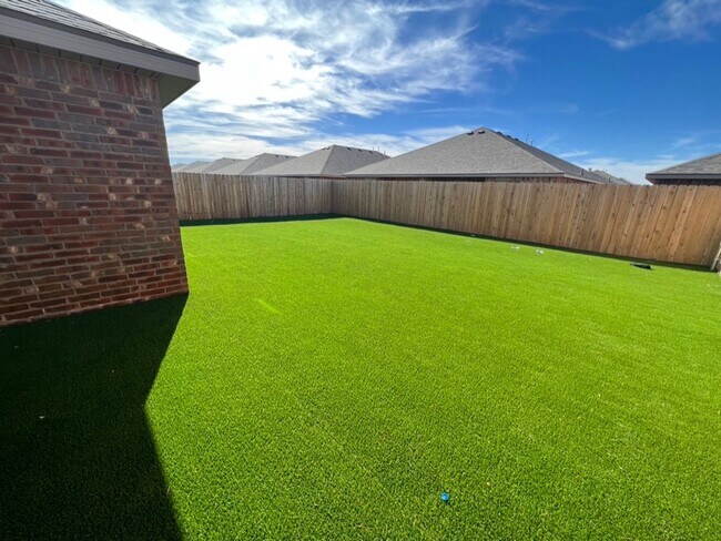 Foto del edificio - Rare 2 Bedroom Available 7/15/24