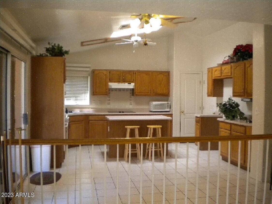 Building Photo - 747 S Lagoon Dr