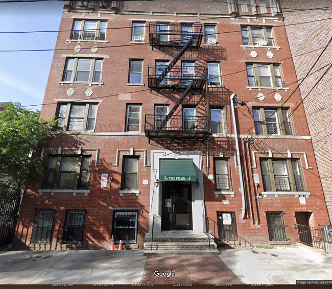 Foto del edificio - 168 Clinton Ave