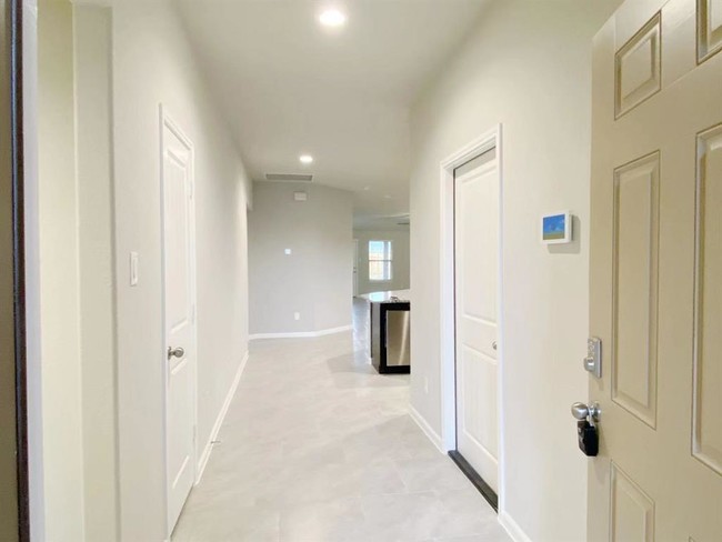 Building Photo - 3203 Sumac Dr