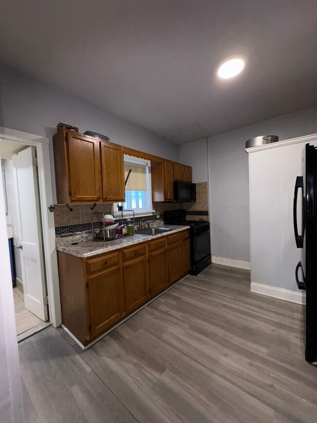 kitchen - 659 Lafayette Ave