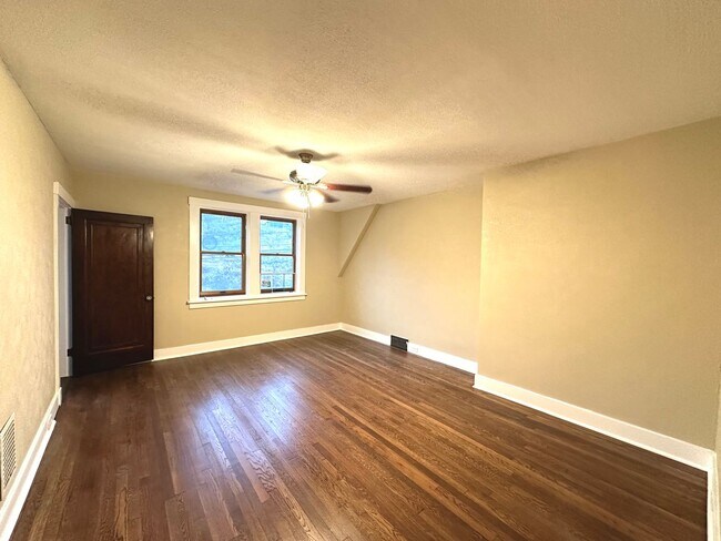 Foto del edificio - 638 Hazelwood Avenue - Apt 2