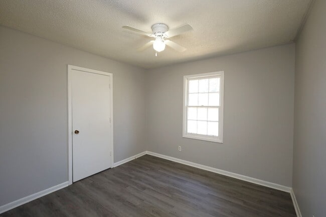 Foto del edificio - 612 Scott Dr