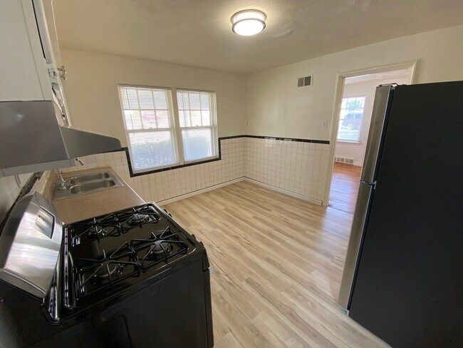 Foto del edificio - 4712 Begg Blvd