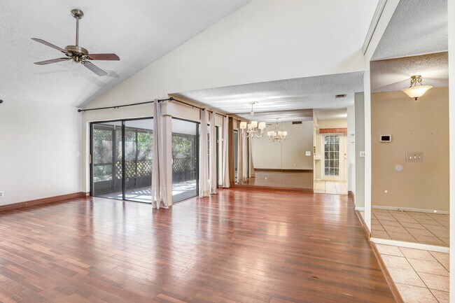 Foto del edificio - 4504 Stonehenge Rd