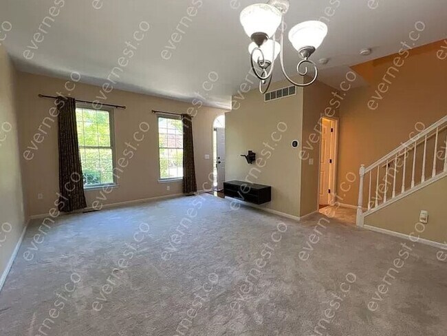 Foto del edificio - 2 Bedroom Condo with loft and basement in ...