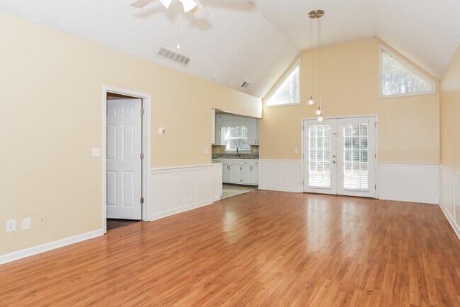 Foto del edificio - 155 Woodcrest Dr