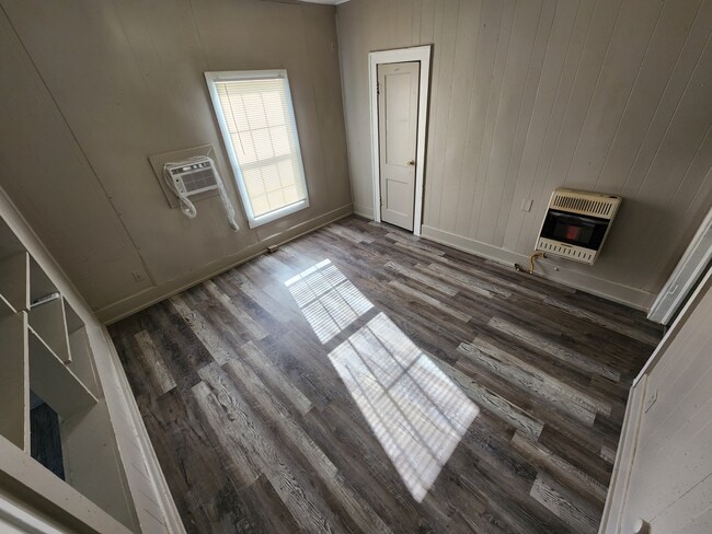 Building Photo - 426 W 15th St