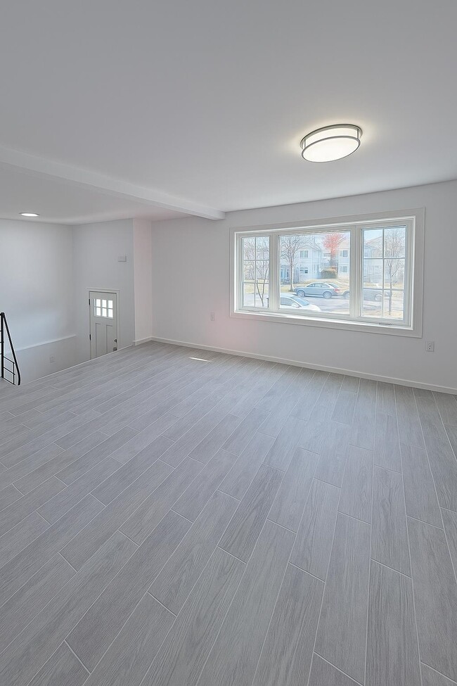 Building Photo - 5 Chopin Ct