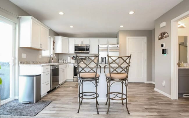 Building Photo - 1600 East 69th St N