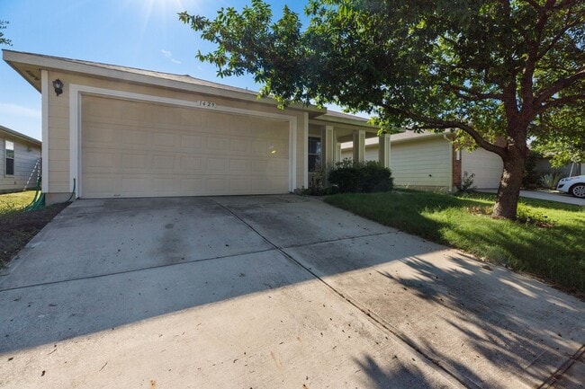 Building Photo - Updated 4/BR 2/BA Home Minutes from Downtown!