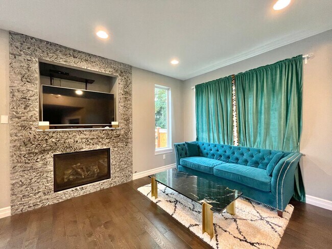 Building Photo - Stunning & Elegant Home Available for Rent!