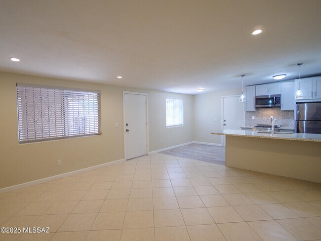 Foto del edificio - 2355 E 17th St