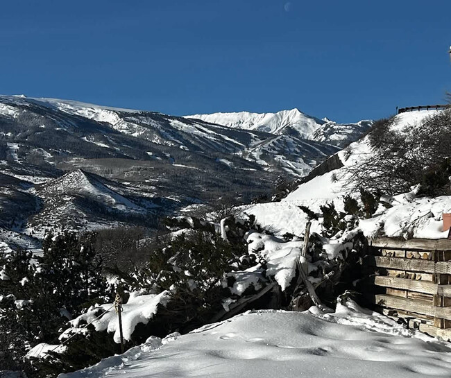 Building Photo - 976 Medicine Bow Rd