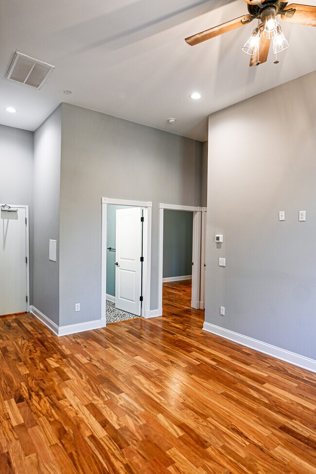 Foto del edificio - 106 N Division St