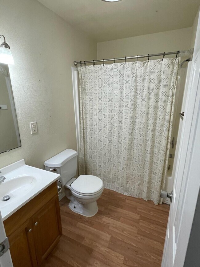 Building Photo - 140 W. Darby