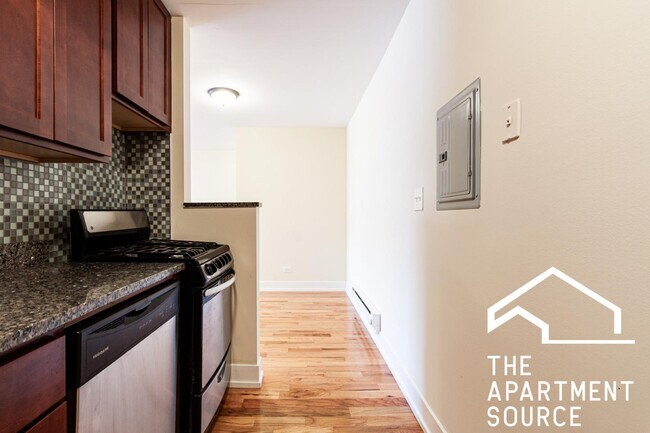 Foto del edificio - 555 W Arlington Pl