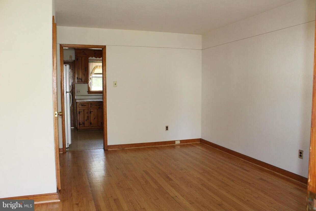 Primary Photo - 218 Hillcrest Dr