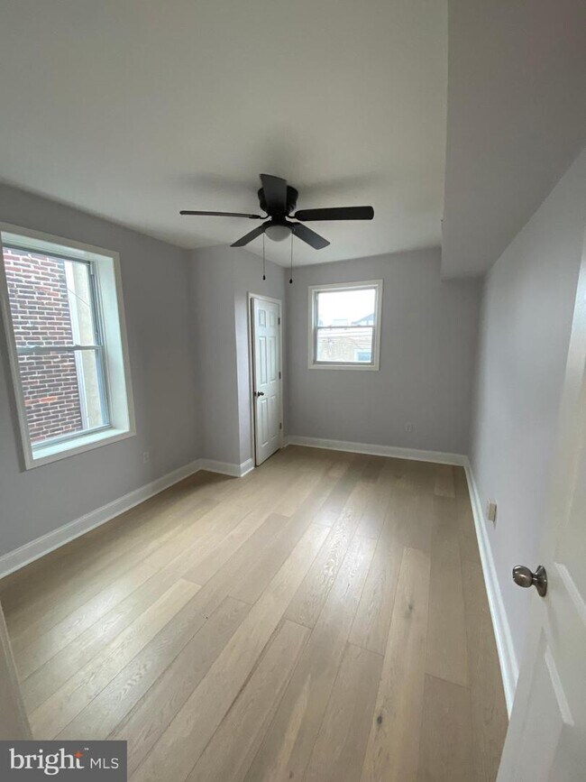 Foto del edificio - 5225 Warrington Ave