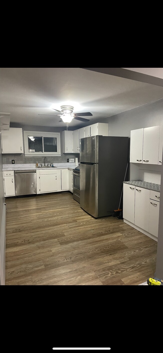 Building Photo - 188 Parkedge Ave