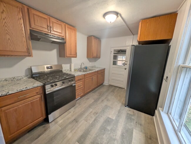 Kitchen - 1727 Clark Street Rd